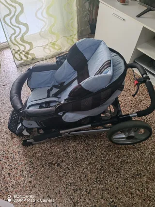 Carro de bebé azul