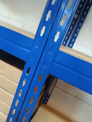 Estantería de almacenaje azul y marrón