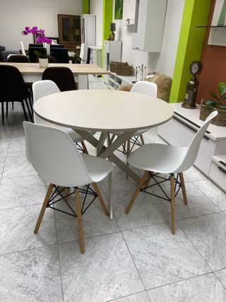 Comedor mesa redonda y 4 sillas nórdicas