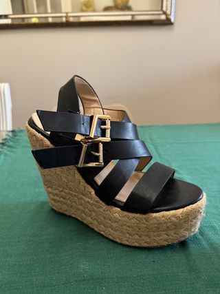 Sandalias cuña esparto negras y beige
