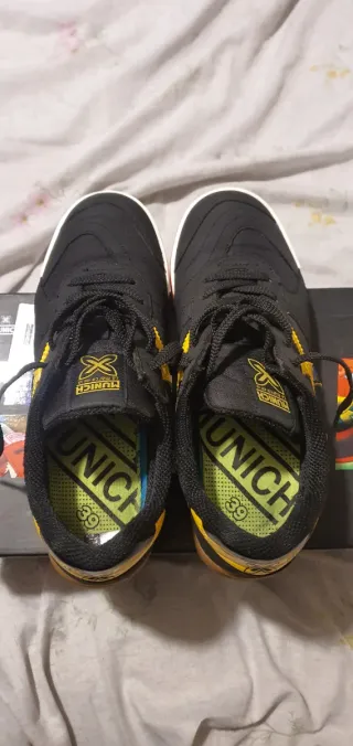 Zapatillas Futsal Munich Negras y Amarillas