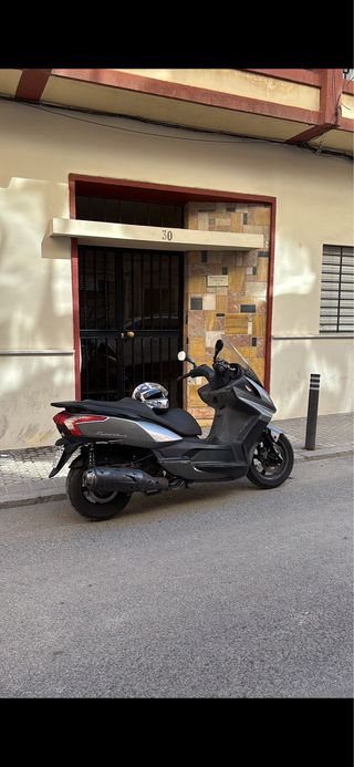 Kymco Superdink 125cc Maxi Scooter