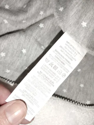 Saco de bebé blanco con capucha