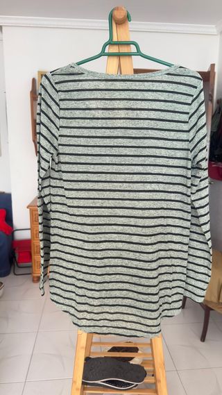 Camiseta de rayas marineras gris y negra