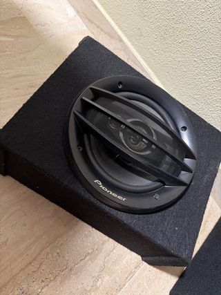 Caja de altavoz Pioneer negra