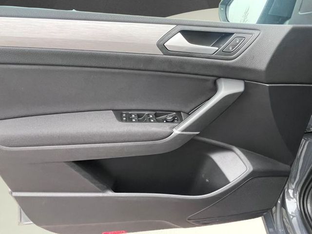 Volkswagen Touran Advance (2020)