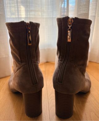 Botines tacón serraje beige/marrón