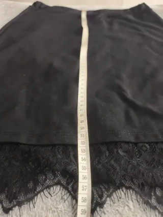 Falda negra con encaje
