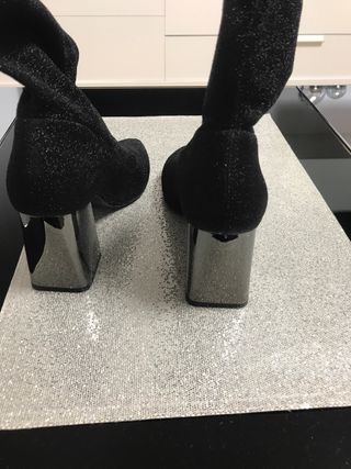 Botines elásticos negros brillantes talla 37