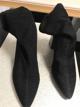 Botines elásticos negros brillantes talla 37