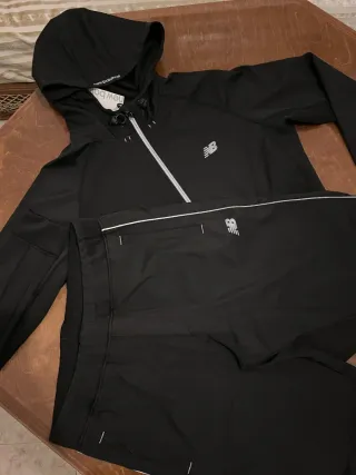 Conjunto deportivo New Balance negro