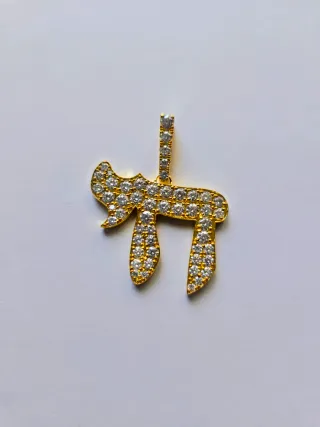 Colgante Chai Dorado con diamantes laboratorio