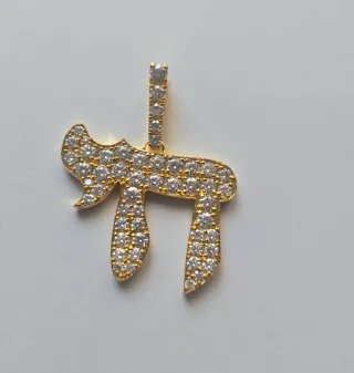 Colgante Chai Dorado con diamantes laboratorio