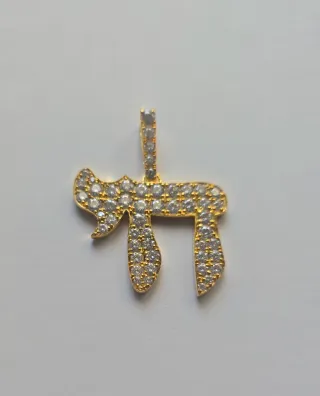 Colgante Chai Dorado con diamantes laboratorio