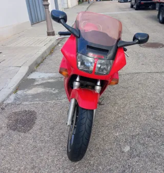 Honda VFR Roja - Impecable