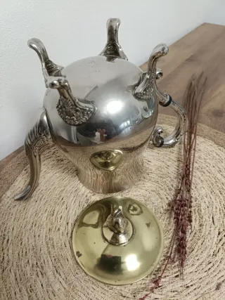 Antigüedad!!Tetera Plateada y Latón (920g).