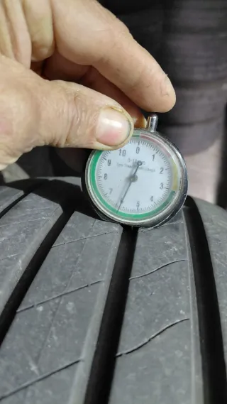 Neumático 215/60/16