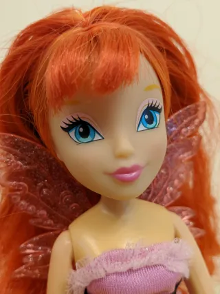 Bambola Winx con ali e vestito rosa