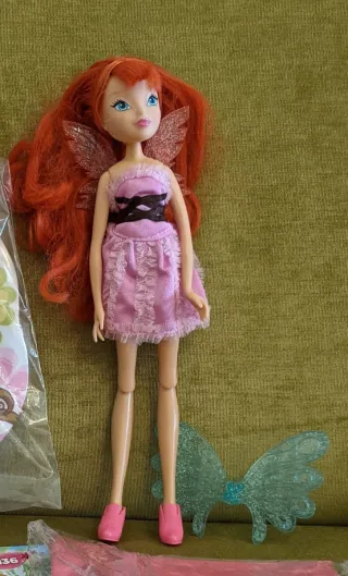 Bambola Winx con ali e vestito rosa