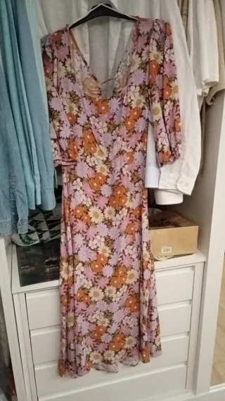 Vestido floral manga francesa con abertura