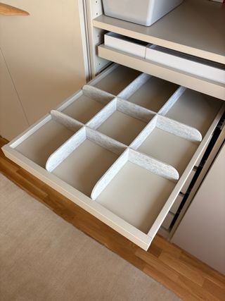 Armario modular beige con cajones