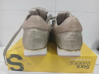 Zapatillas XTI Beige y Doradas con Lentejuelas