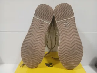 Zapatillas XTI Beige y Doradas con Lentejuelas