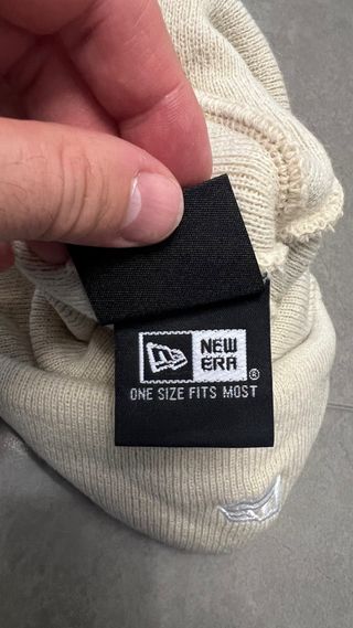 Gorro Supreme New Era Beige