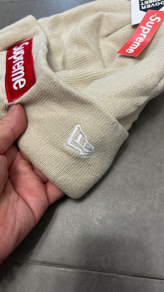 Gorro Supreme New Era Beige