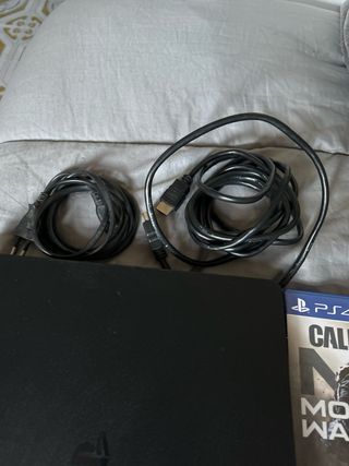 PS4 (PlayStation 4) Negra + 3 Juegos Call of Duty