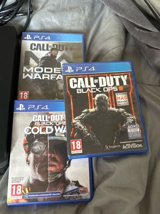 PS4 (PlayStation 4) Negra + 3 Juegos Call of Duty
