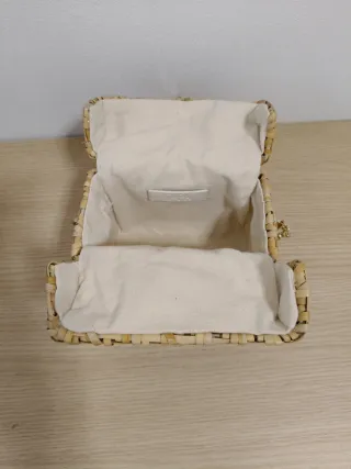 Bolso de mimbre Zara con asa de cuentas.SOLO ENVIO