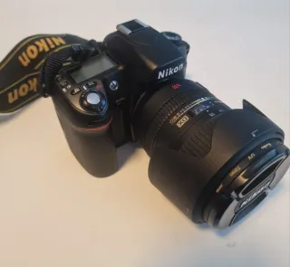 Cámara Nikon D80 con AF-S DX VR 18-200mm