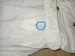 Giacca a vento bianca con cappuccio e cintura