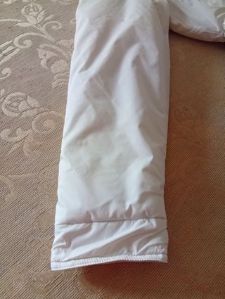 Giacca a vento bianca con cappuccio e cintura