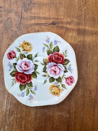 Taza y platillo porcelana inglesa floral