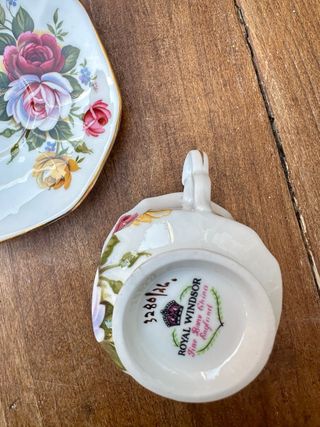 Taza y platillo porcelana inglesa floral