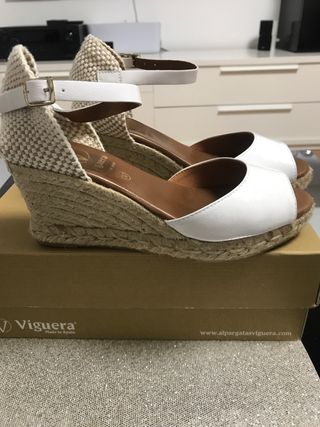 Sandalias cuña Viguera piel y esparto T.37