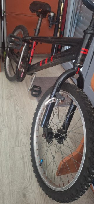 Bicicleta BMX negra