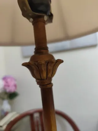 Lamparita de salón beige y marrón