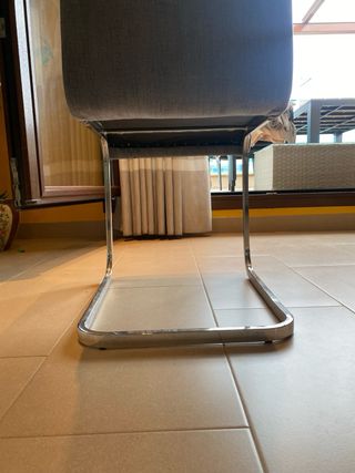 Sillas de comedor tapizadas grises