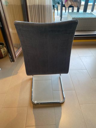 Sillas de comedor tapizadas grises