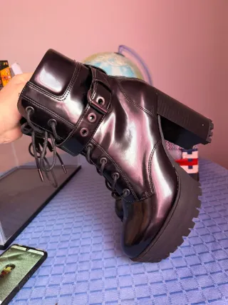 Botines negros Bershka con cordones y hebilla