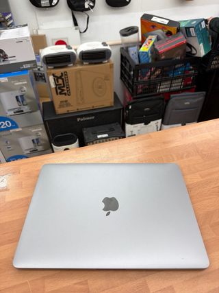 MacBook Pro 2017 13” i5 8GB RAM 128GB SSD