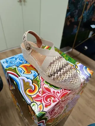 Alpargatas rafia beige y marrón