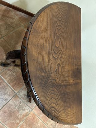 Mesa de entrada antigua tallada