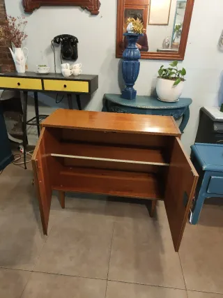 Mueble auxiliar estilo Mid-Century