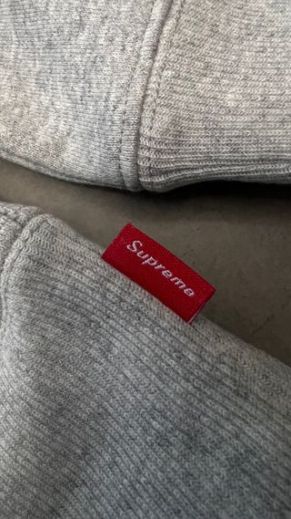 Sudadera Supreme Gris