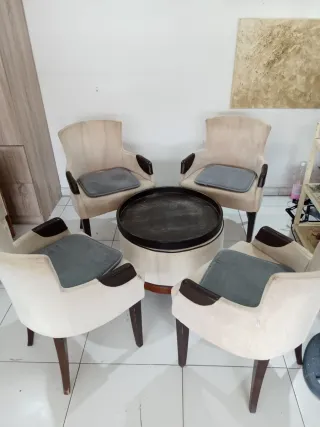 Juego 4 sillones y mesa puf beige