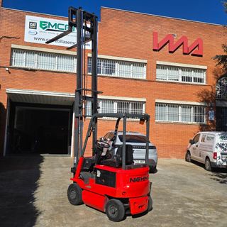 Carretilla elevadora Nichiyu con batería nueva